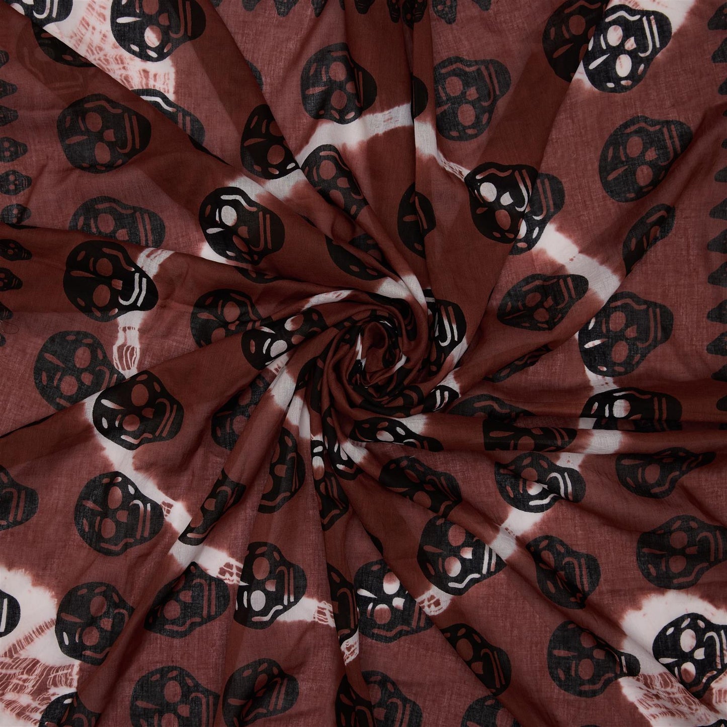 Baumwolltuch mit Batik Totenkopf Muster in Braun