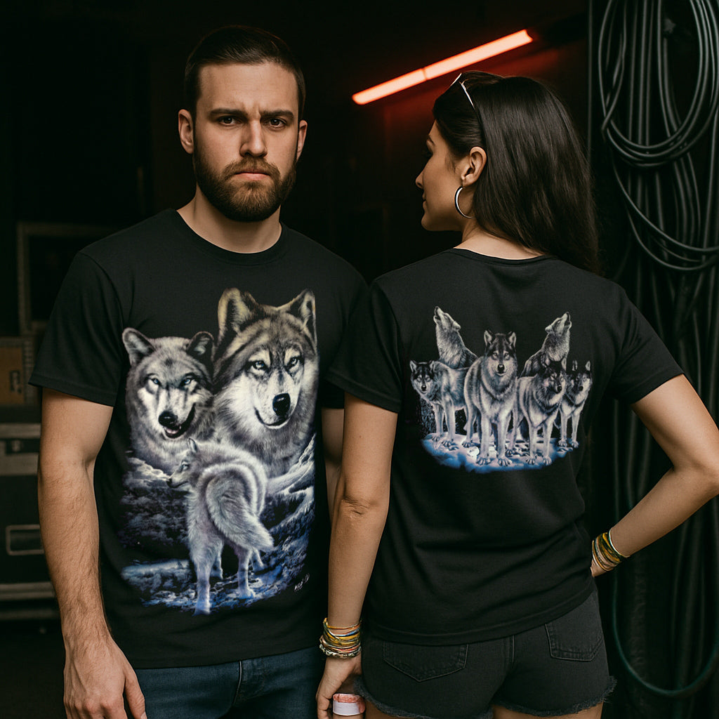 Drei Wölfe bei Nacht