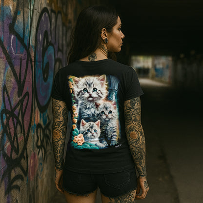 Drei Katzen mit Blumen