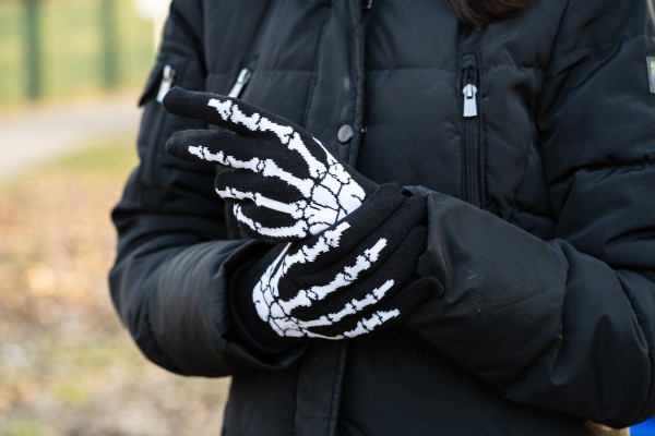 Gewebte Winter Handschuhe im Skelett Design